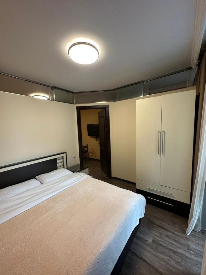 Pirosmani Mini Hotel Батуми Екстериор снимка