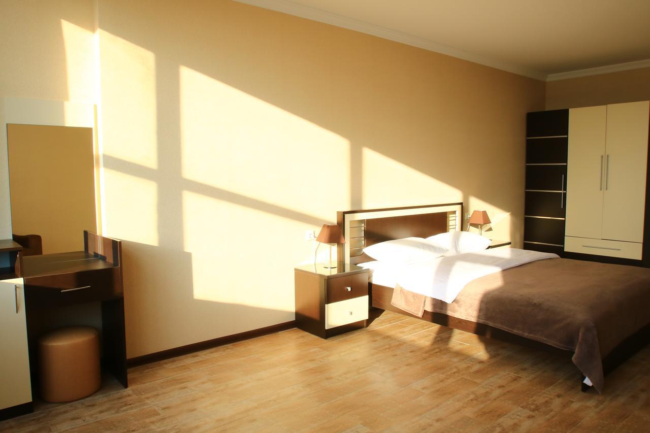 Pirosmani Mini Hotel Батуми Екстериор снимка