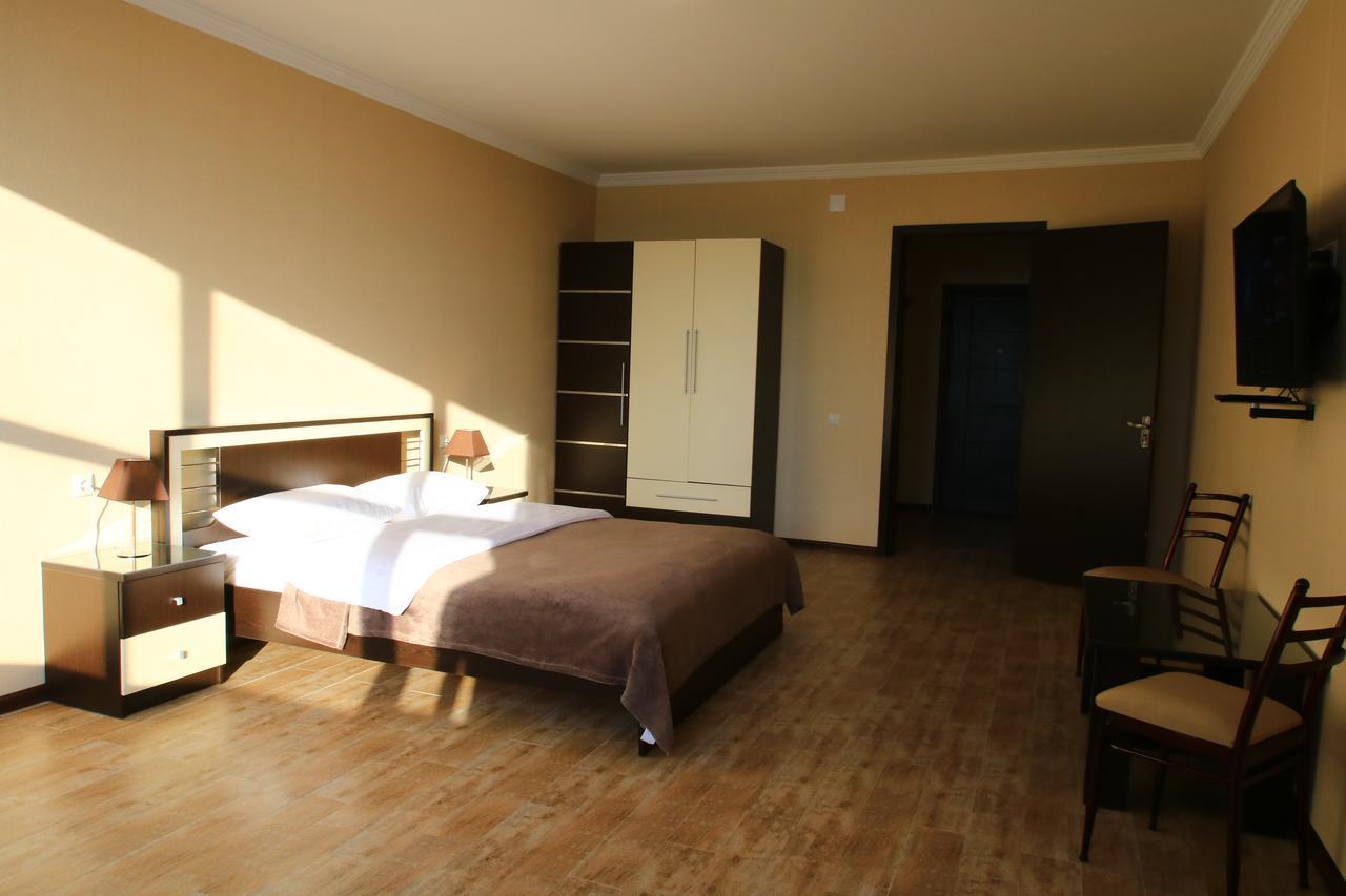 Pirosmani Mini Hotel Батуми Екстериор снимка