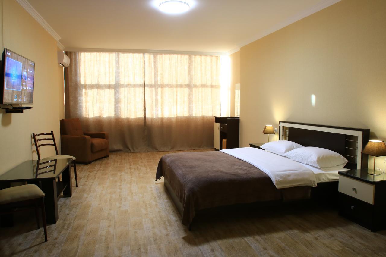 Pirosmani Mini Hotel Батуми Екстериор снимка